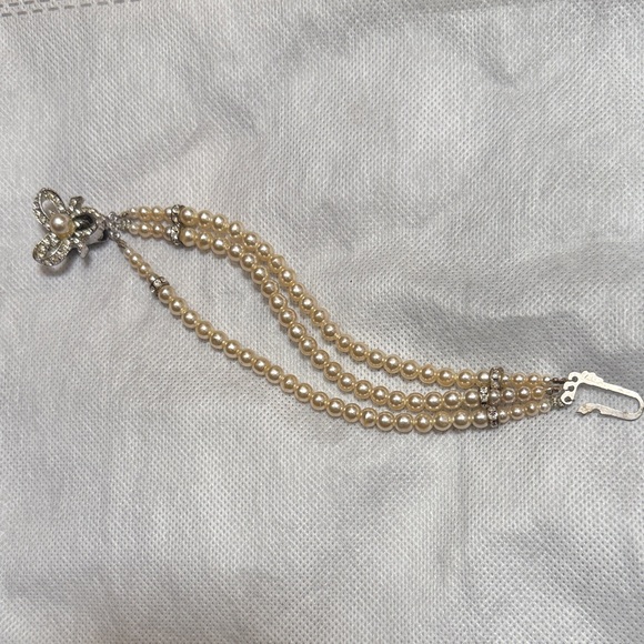 Elegant Pearl Bracelet with Butterfly Charm